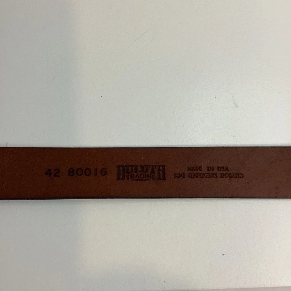 Duluth Trading Co Mens Brown Leather Belt Size 42 Brass Buckle Made in USA 80016